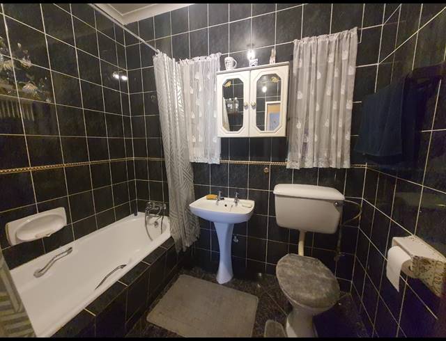3 BEDROOM HOUSE FOR SALE IN VANDERBIJLPARK SE 6